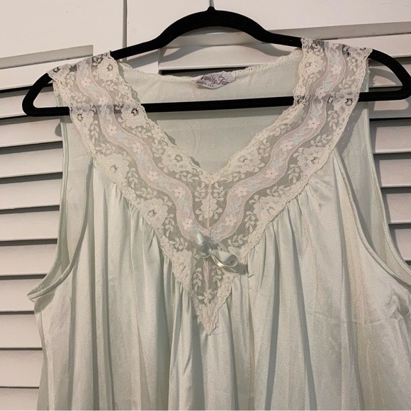 Vanity Fair Size Medium 80s Light Green Lace Dainty Modest Mini Night Gown - Picture 3 of 7